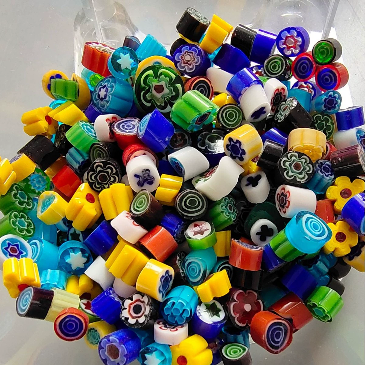 Смешанная тысяча цветочных стеклянных микроволновых печей diy ювелирные изделия ручной работы ins взрыв горячего расплавленного стекла Tiffani мозаика зерна