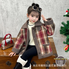 女の子の洋気とベルベットの格子秋冬の子羊の毛のコートの女性の赤ちゃんの韓国版の新型は冬の服の上着の潮を厚くします。