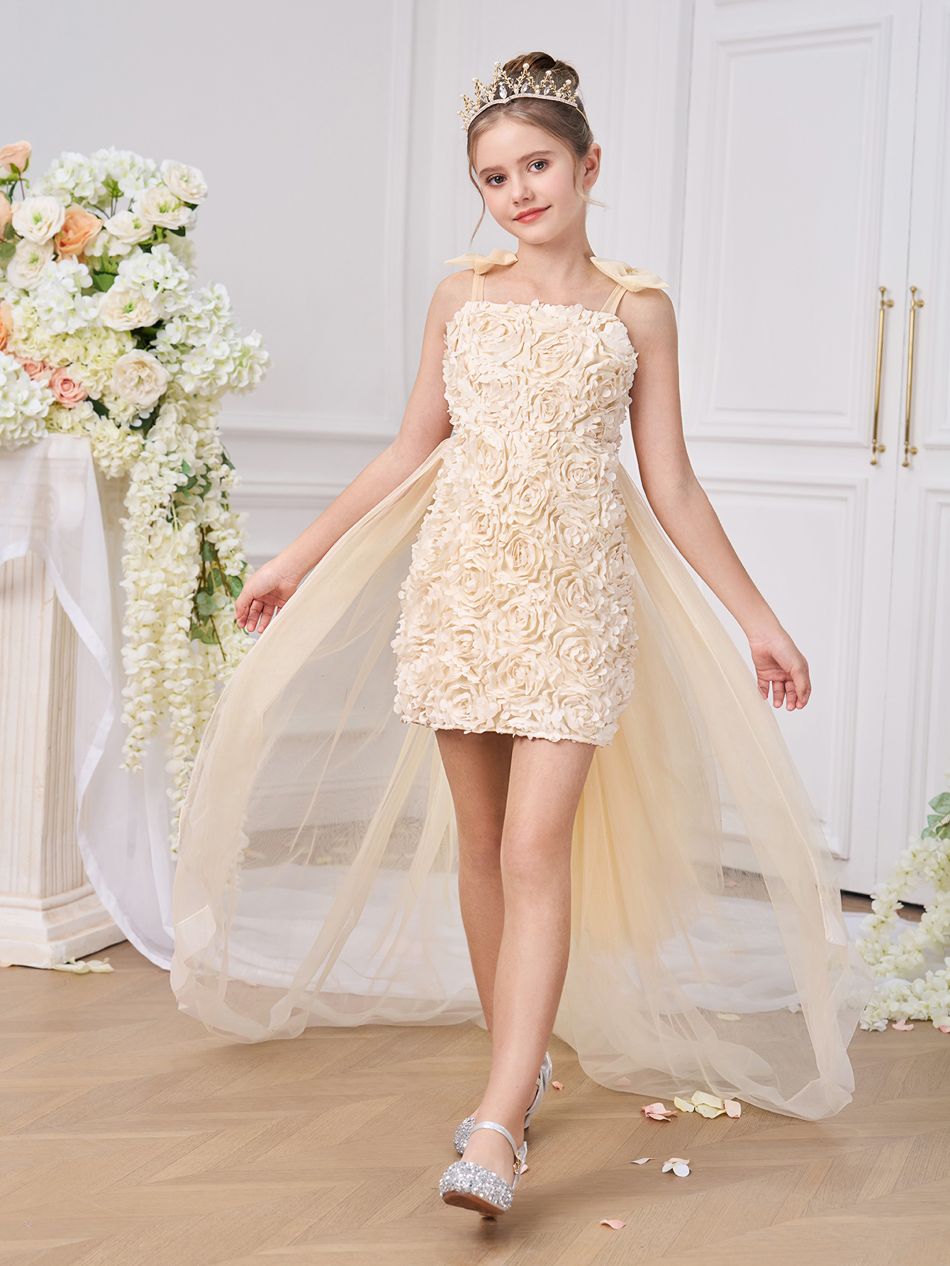 Verano europeo y americano nuevo vestido para niños flor tridimensional sin mangas falda de cola delgada tirantes lazo pequeño vestido de anfitrión