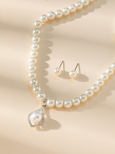 French elegant and high-end glass pearl necklace for women, handmade beaded necklace, European and American popular jewelry wholesale