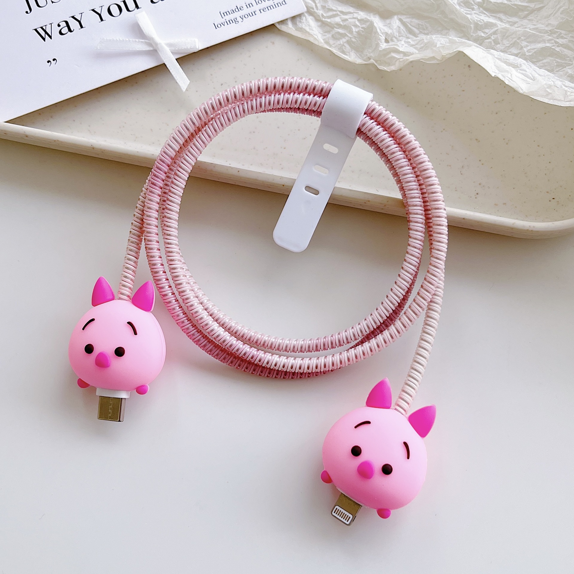 Amazon cartoon cable de datos cubierta adecuada para Apple Android cable de datos de carga rápida cuatro piezas en stock al por mayor