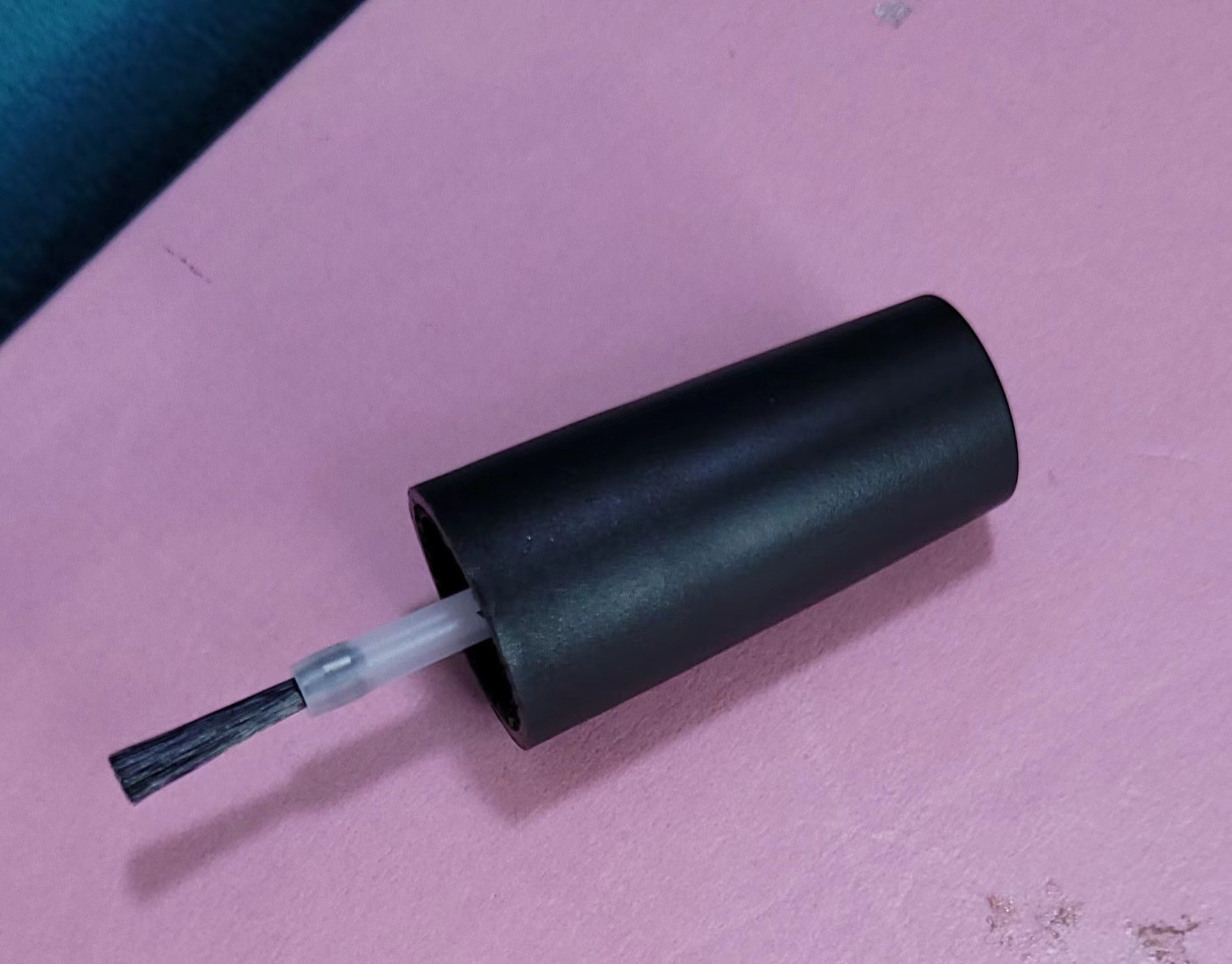 Botella de esmalte de uñas de dos cabezas Botella de pegamento para colorear productos para el cuidado de la piel Botella de maquillaje de subempaque Botella de brillo de labios portátil líquido de diferentes propiedades