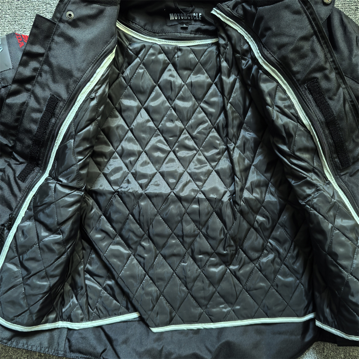 オールシーズン対応の新しいオートバイライディングジャケット、防風性、暖かさ、耐寒性、レーシングオートバイジャケット、落下防止、耐摩耗性、ブラック