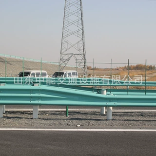 乡村公路国道高速护栏 板镀锌喷塑护栏板 两波三波波形护栏板