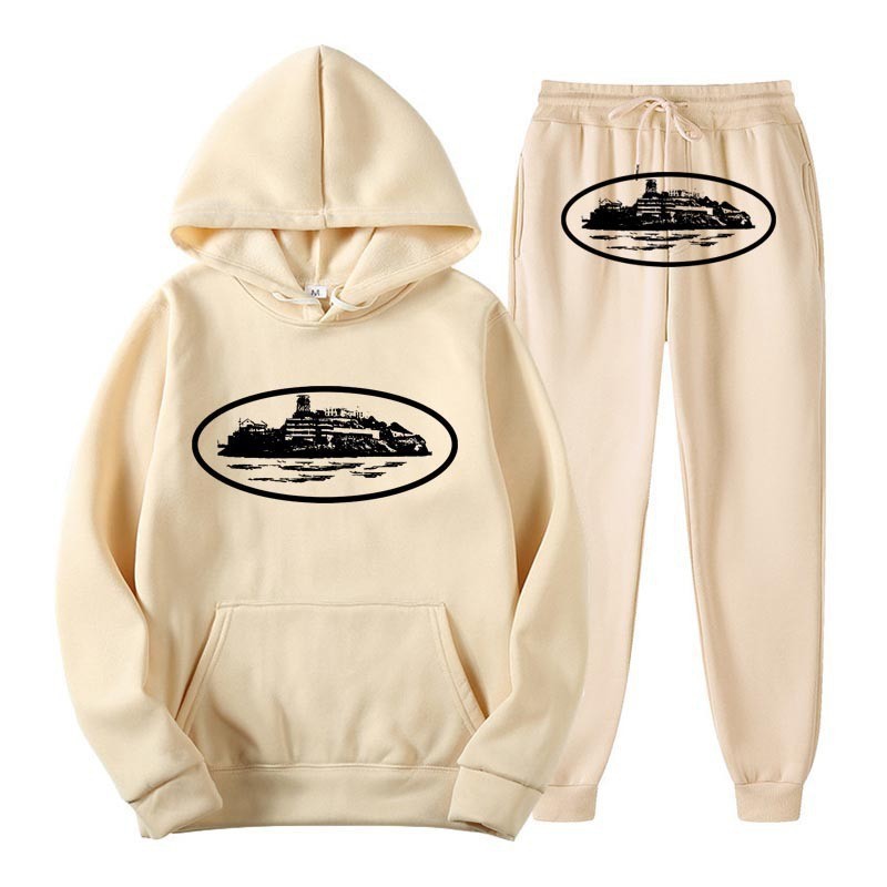 2024 exportación transfronteriza suministro especial venta caliente de moda casual hombre y mujer con sombrero y camiseta de terciopelo conjunto deportivo