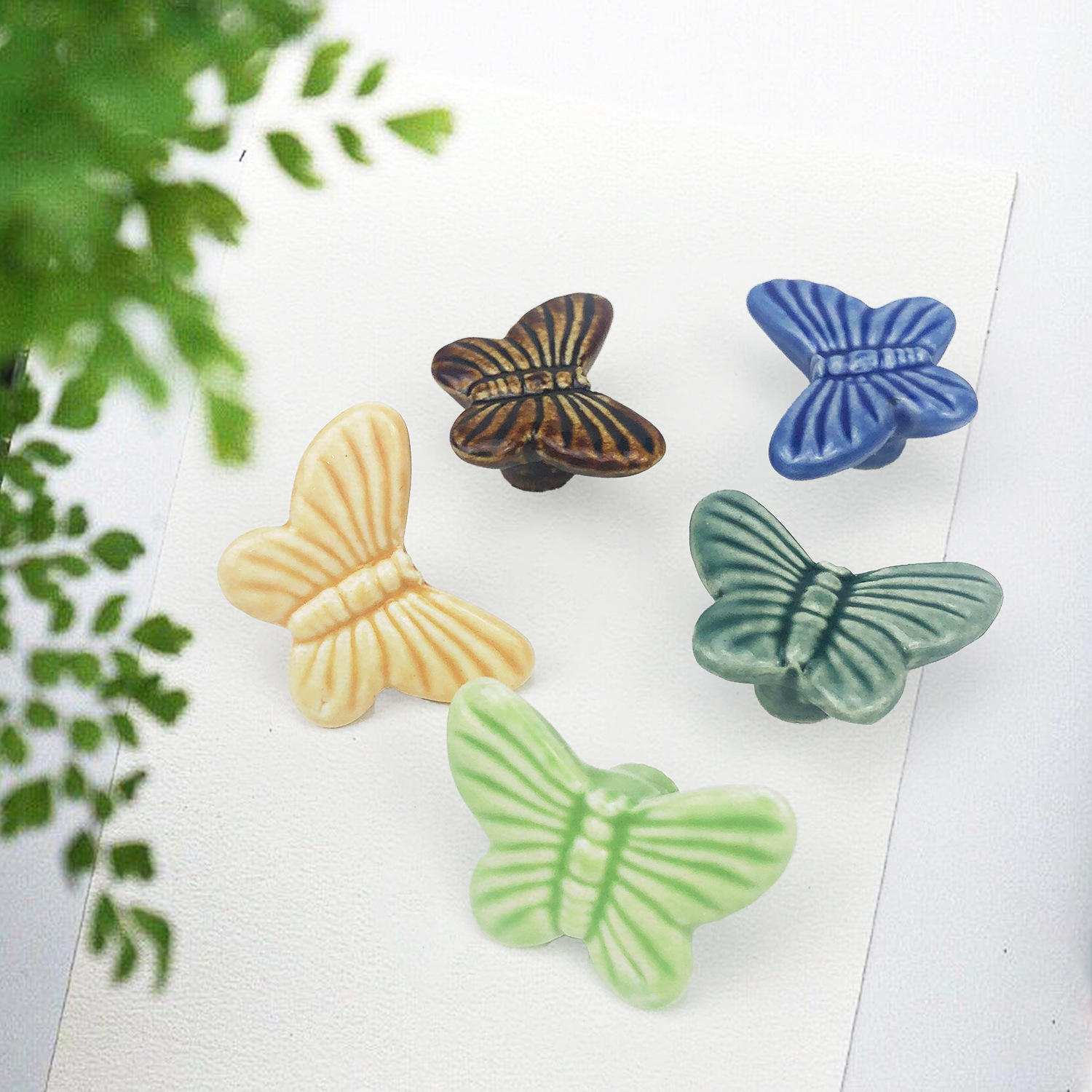 批發可愛蝴蝶陶瓷拉手家具衣櫃門把手兒童抽屜拉手單孔免打孔五金