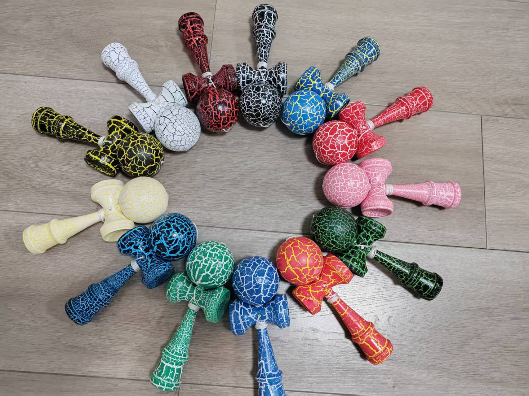 Madera agrietada espada bola espada jade mordida tía Kendama niños ancianos tradicional puzzle juguetes de habilidad bola al por mayor
