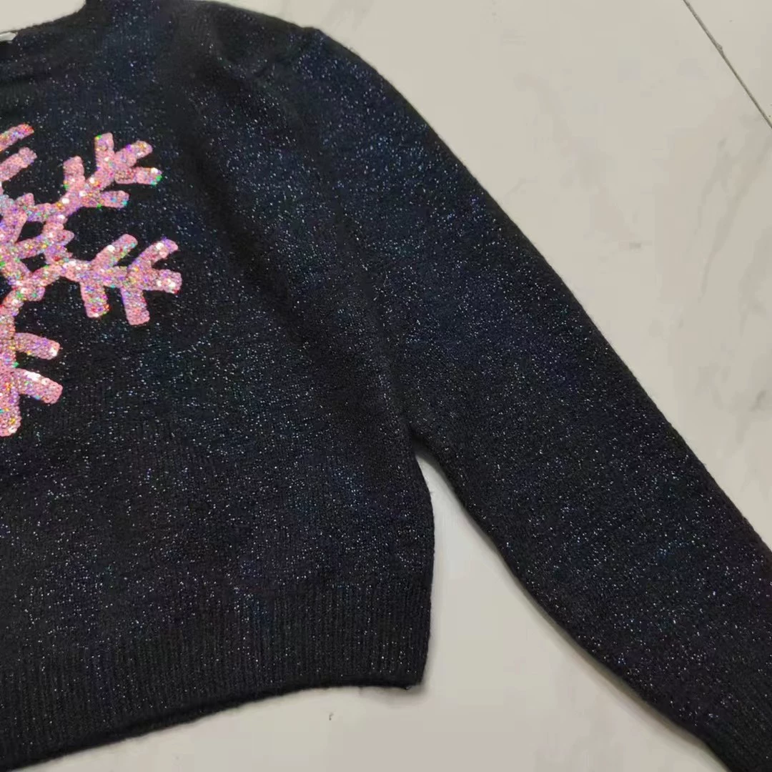 Ногти-с sequins, вязаный свитер с круглым воротником, с вышивкой