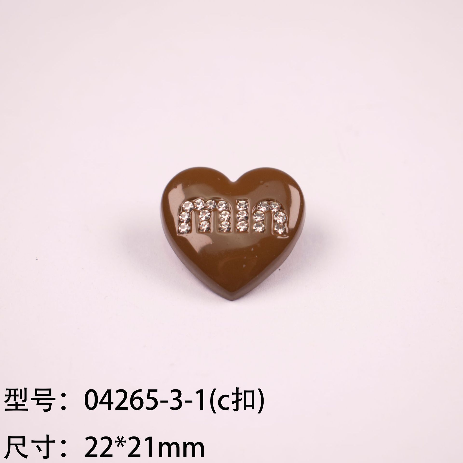 卸売り日韓柔らかい色の愛の小香風標のミュウミュウのアルファベットはダイヤモンドのdiy合金をつけて明るい漆を焼いて配合します。
