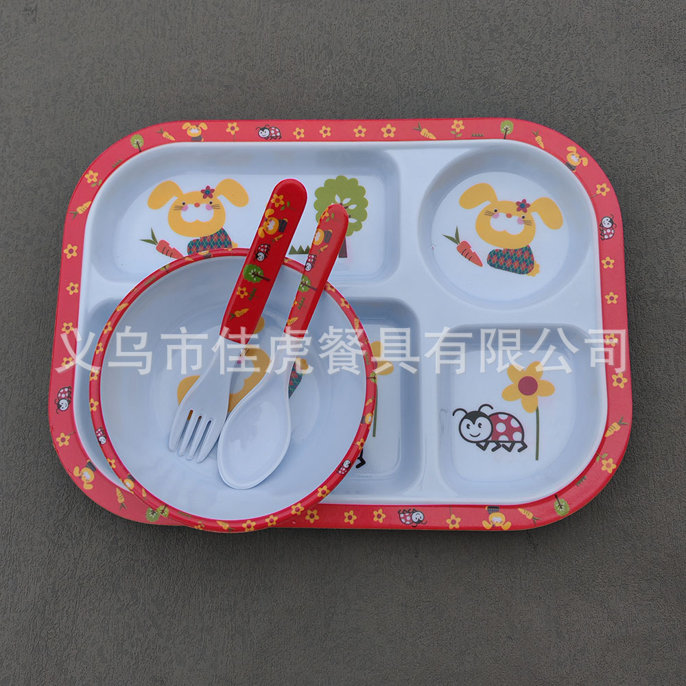 Melamina Tilamina Vajilla para niños Tazón de dibujos animados Tenedor Cuchara Juego de cuatro piezas Plato de comedor de tres compartidos y cuatro compartidos Fabricantes de platos