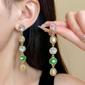 Pendientes de borla de flores de tul de aguja de plata Pendientes de súper hada verde menta fresca Pendientes de diseño exagerado de nicho