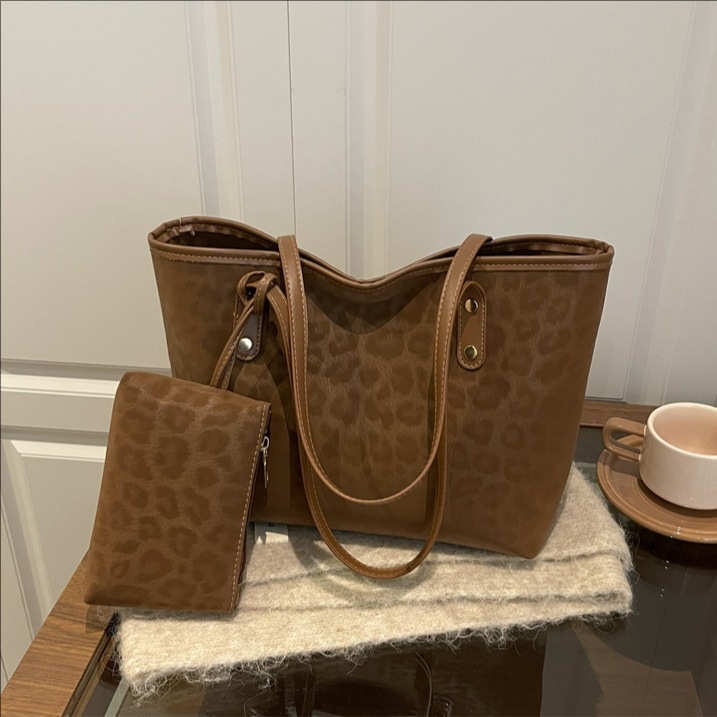 Borsa tote versatile con stampa leopardata per donna, modello Cross-border Fashion, nuova borsa da ascella per pendolari 2026, versione coreana._voghion.com