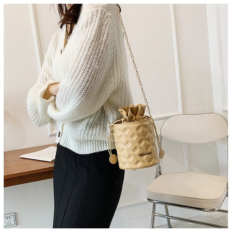 This Year's Popular Chain Bag For Women 2022 New Fashion Shoulder Trendy Crossbody Bag Mini Bucket Small Bag display picture 1