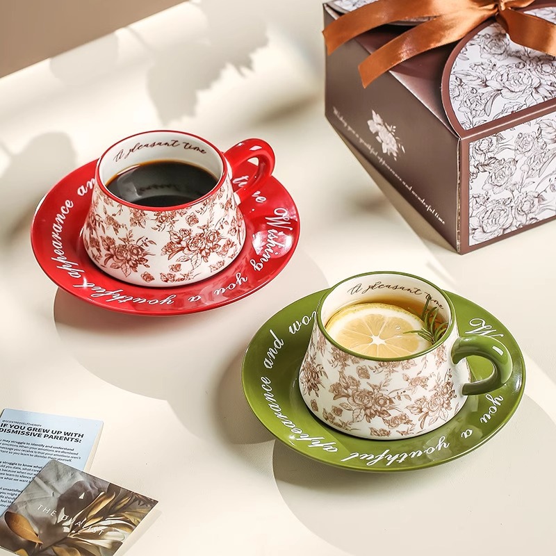 Tazas de café retro americanas y platos parejas de alto valor de cara taza de café popular en línea taza de menú de la tarde para mujeres personales
