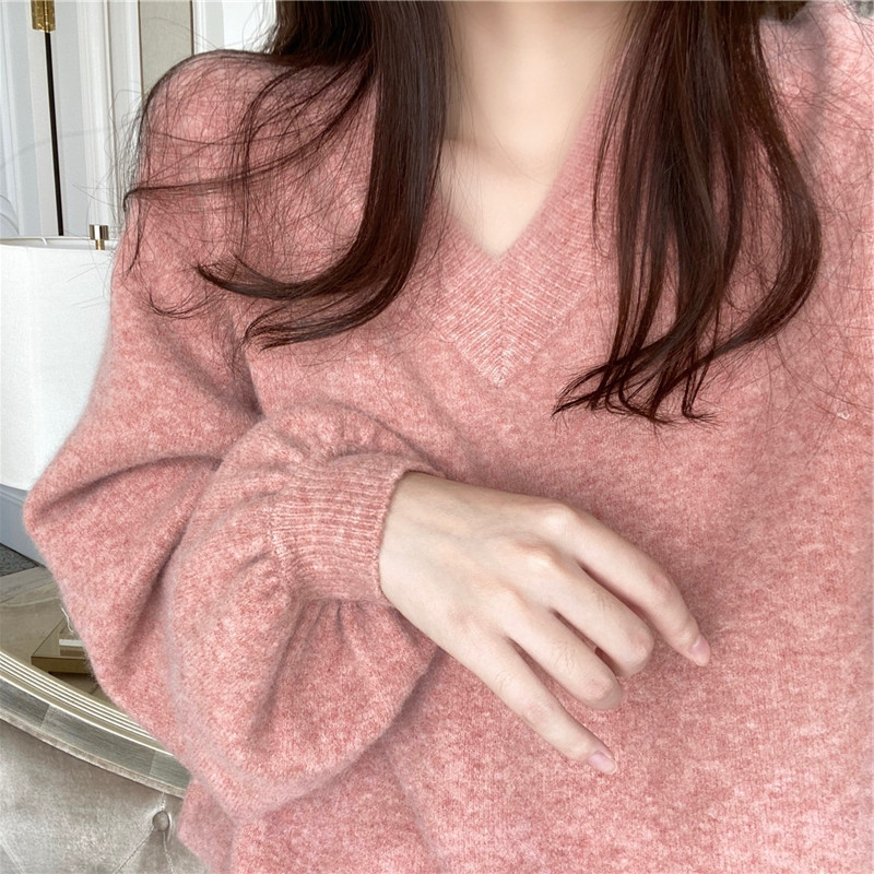 High-End V-Neck Pink Sweater for Women, Autumn and Winter Pullover, Lazy Style, Slimming, 2026 Loose Knit Top