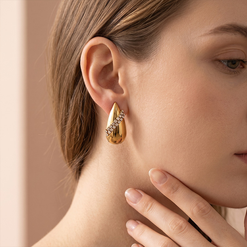 Taina europa y americana pendientes de acero inoxidable lujo ligero nicho personalidad versátil gota de agua pendientes de diamante de titanio acero no se desvanece mujer