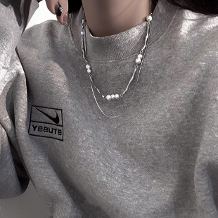 2024 new men and women Korean INS personalized design curved tube necklace niche light luxury pearl clavicle chain does not fade