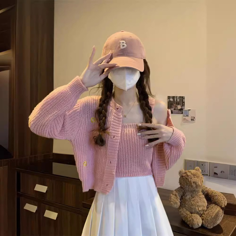 Embroidered Flower Short Knitted Cardigan for Women in Autumn and Winter, Outfits for Small People, Sweater Jacket, Top with Suspbottomer