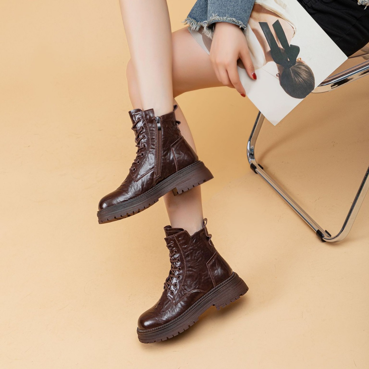 여성용 두꺼운 밑창 마틴 부츠 2025 가을 겨울 신상 레트로 스타일 레이스업 부츠 인기 영국풍 아웃도어 캐주얼 숏부츠