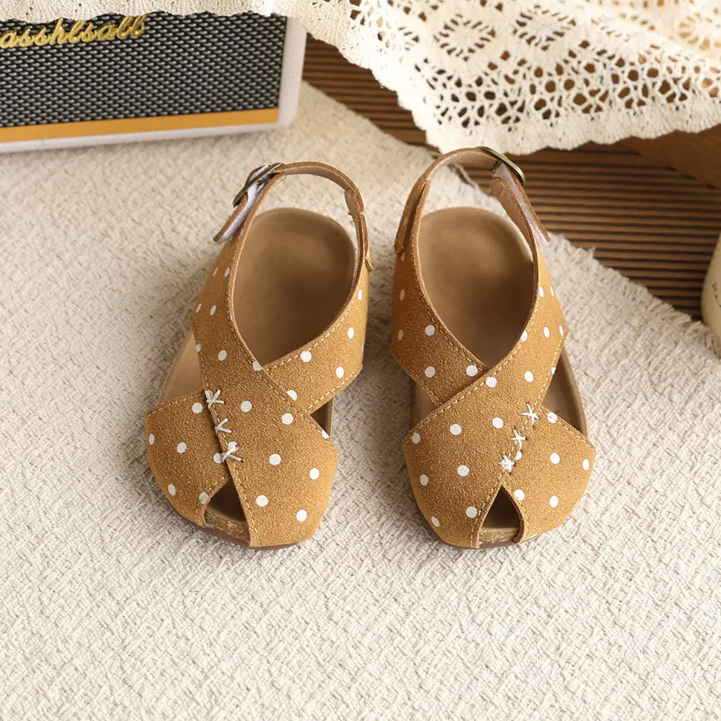 Children's summer sandals, retro beach footwear, soft sole, suitable with a skirt