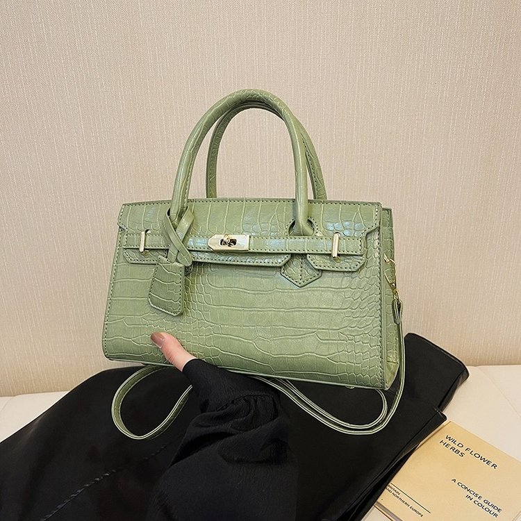 Solo lo mejor es digno de sus hombros.