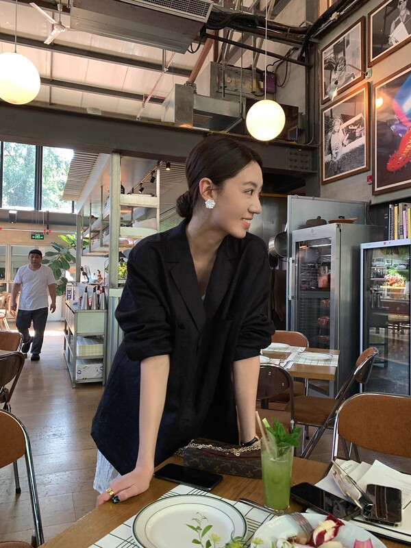 ZHAIAIAIA 黑色极简长袖衬衫女早秋款时尚防晒衫宽松通勤亚麻衬衣|undefined
