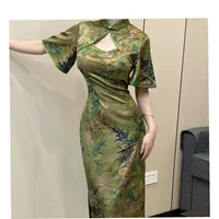Плюс размер 150kg Модифицированное платье Cheongsam в китайском стиле, элегантное высококачественное платье, закрывающее тело, модное с полым дизайном