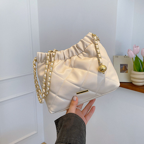 Korean version of fashionable armpit bag for women  summer new style rhombus trendy chain bag textured shoulder bucket bag