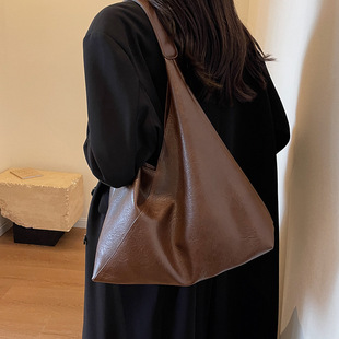 Casual Soft Surface Retro Large-Capacity Bag for Women 2023 New Autumn and Winter Style Versatile Shoulder Bag Commuter Bucket Bag