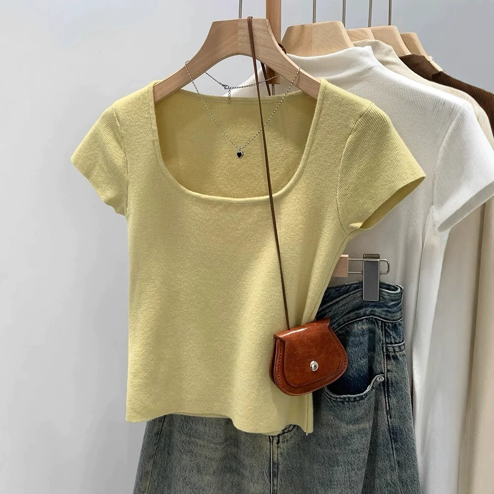 Европейский популярный стиль, уникальная супер красивая желтая футболка с квадратным вырезом и правым плечом, с короткими рукавами, женская летняя футболка 2025, новый короткий топ