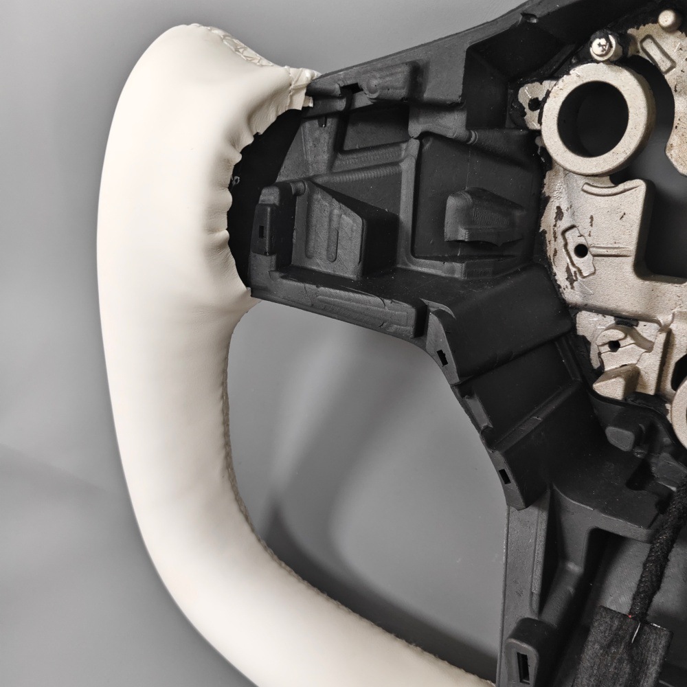 Suitable for Tesla Model Y/3 New Yoke Racing Square Steering Wheel Frame Modification with Heating