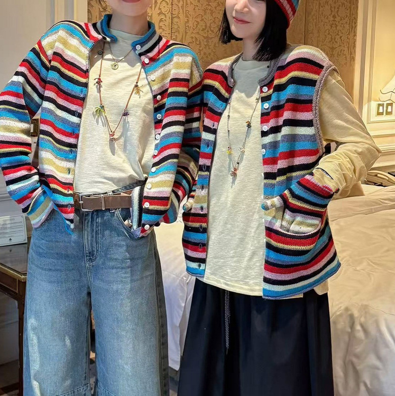 In Stock 2025 Autum Designer New Colorful Stripesd Multi-Button Knitted Vest Vest Loose Cardigan Top for Women