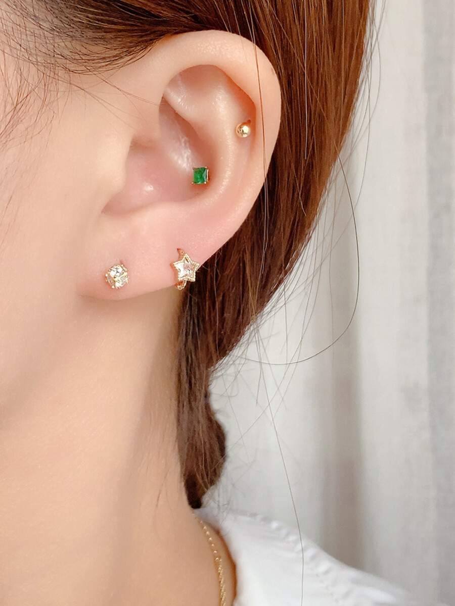 Silver pointed spike labret stud material detail