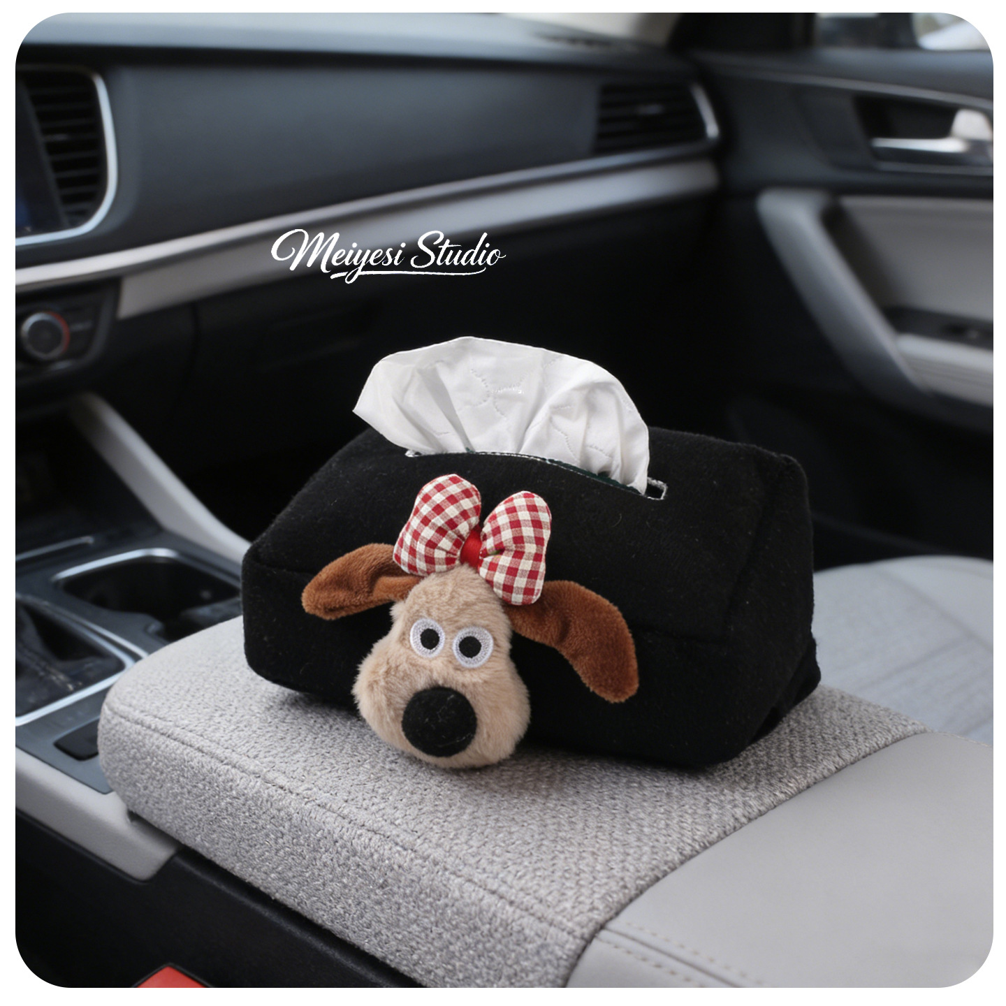Muñeca encantadora para automóviles en el interior de la caja de reposabrazos de automóviles, caja de toallas de papel, caja de extracción de papel, almacenamiento creativo de alto valor facial, popularidad en línea, mujer