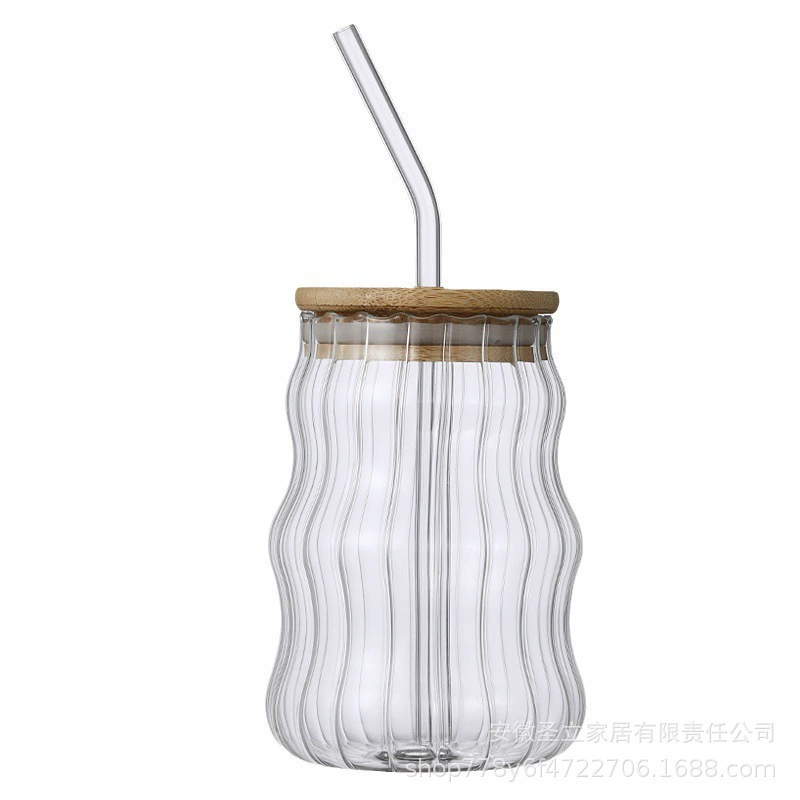 Кофейная стеклянная чашка Fat Dudu со straw ins, девушка с высоким уровнем привлекательности пьет холодную воду, напиток молочная чашка