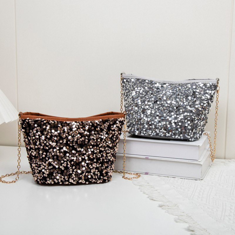 Bolsas de diafragma de moda cool para mujeres verano 2025 nueva moda de mano de cena nicho cadena de brazo bolsas de mochila image 5