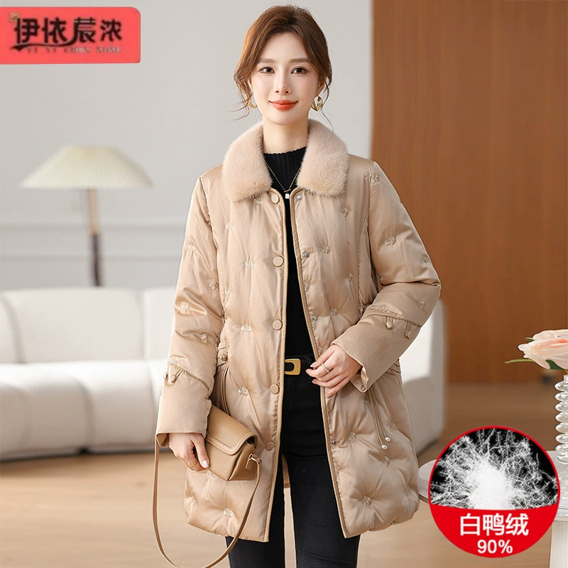 Пуховик для женщин среднего возраста, утепленный и теплый, с наполнителем из белого утиного пуха, новая модель 2025 года, элегантное пуховое пальто для женщин среднего и старшего возраста.