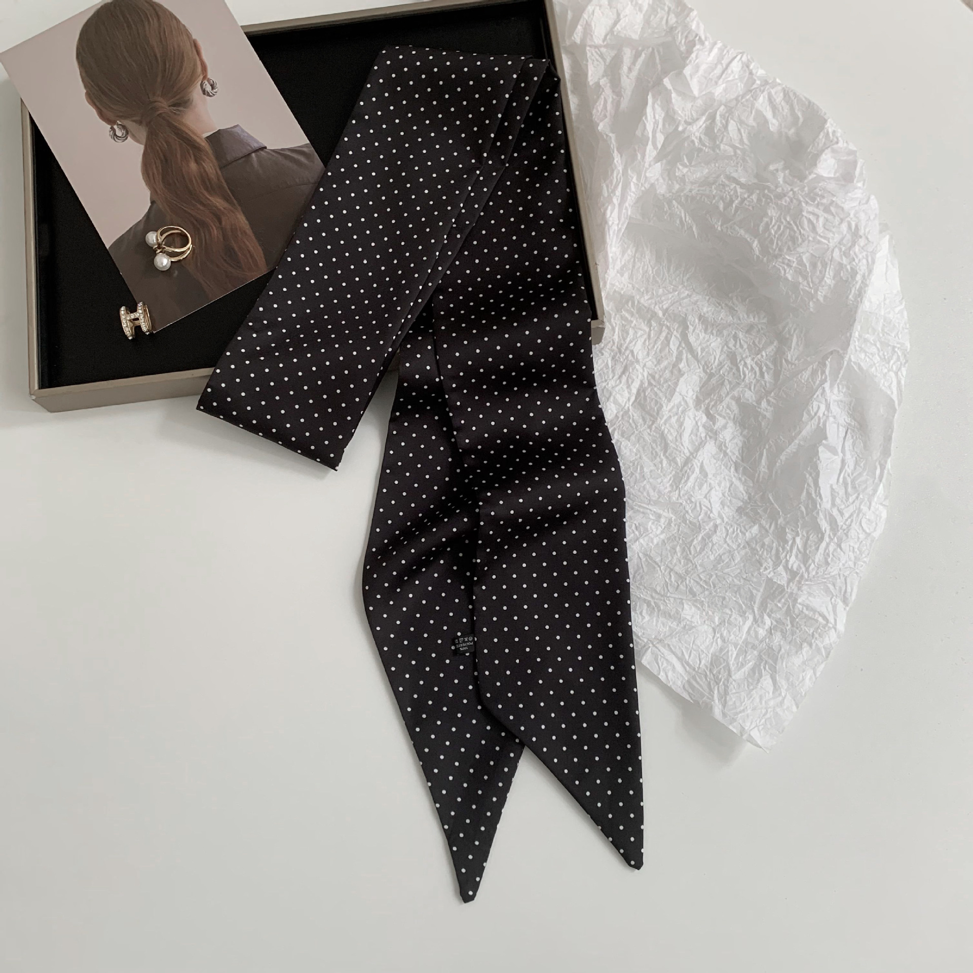 Versión coreana de la bufanda de seda de imitación con lunares decorativos de todo fósforo