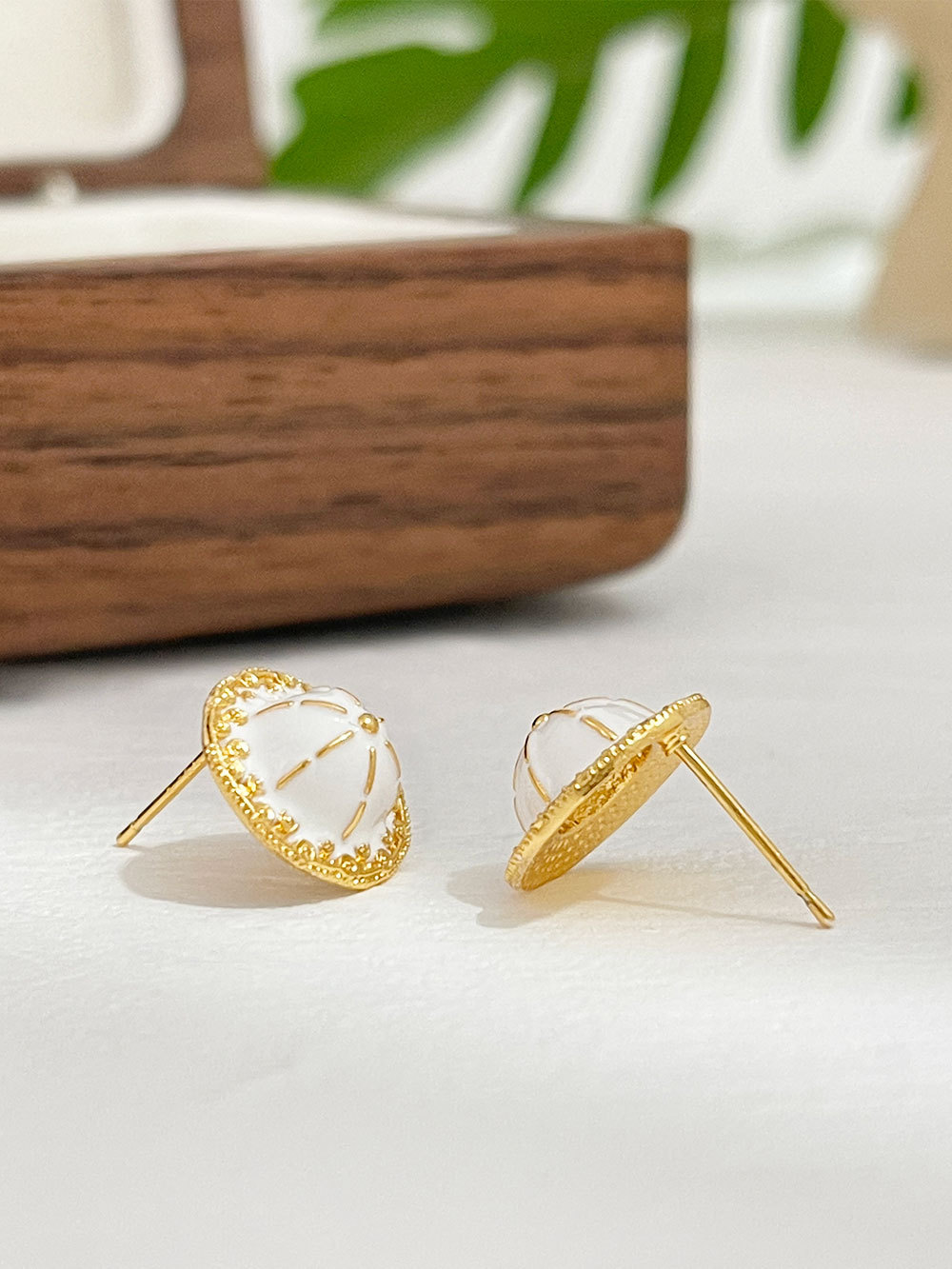 Simple Style Crown Copper Enamel Plating Ear Studs 1 Pair