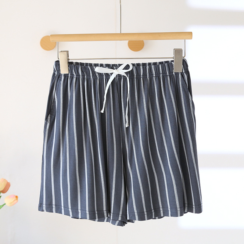 짙은 회색 줄무늬