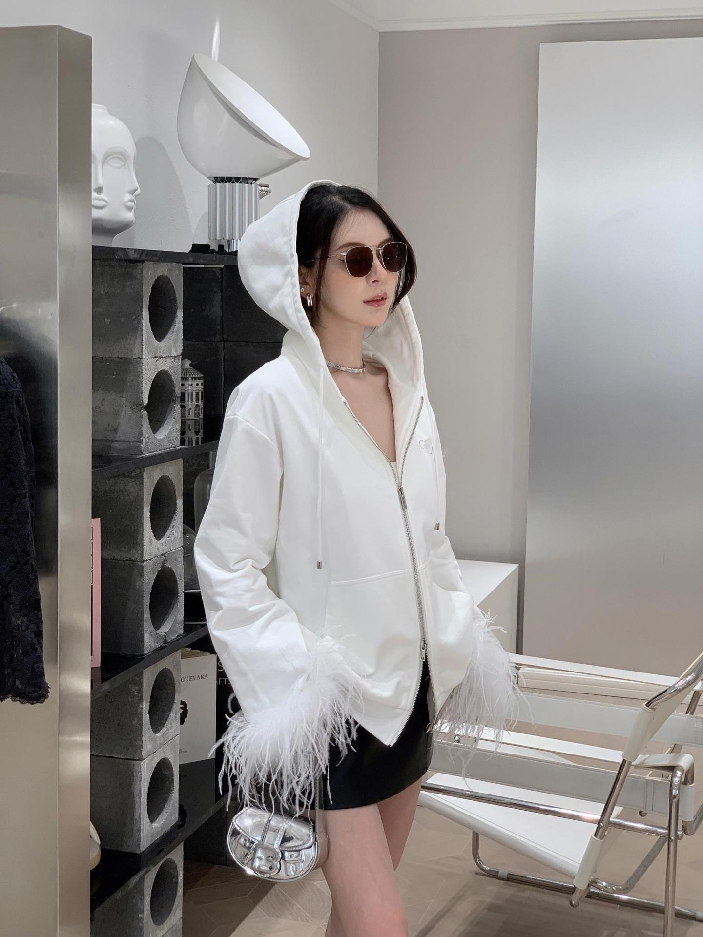 Estación europea nicho amor caliente taladro de avestruz pieza de lana de principios de otoño chaqueta francesa suelta chaqueta de otoño con sombrero