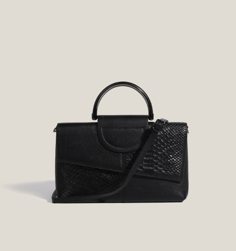Women's Pu Leather Splicing Crocodile Vintage Style Square Magnetic Buckle Shoulder Bag Clutch Bag Handbag display picture 6