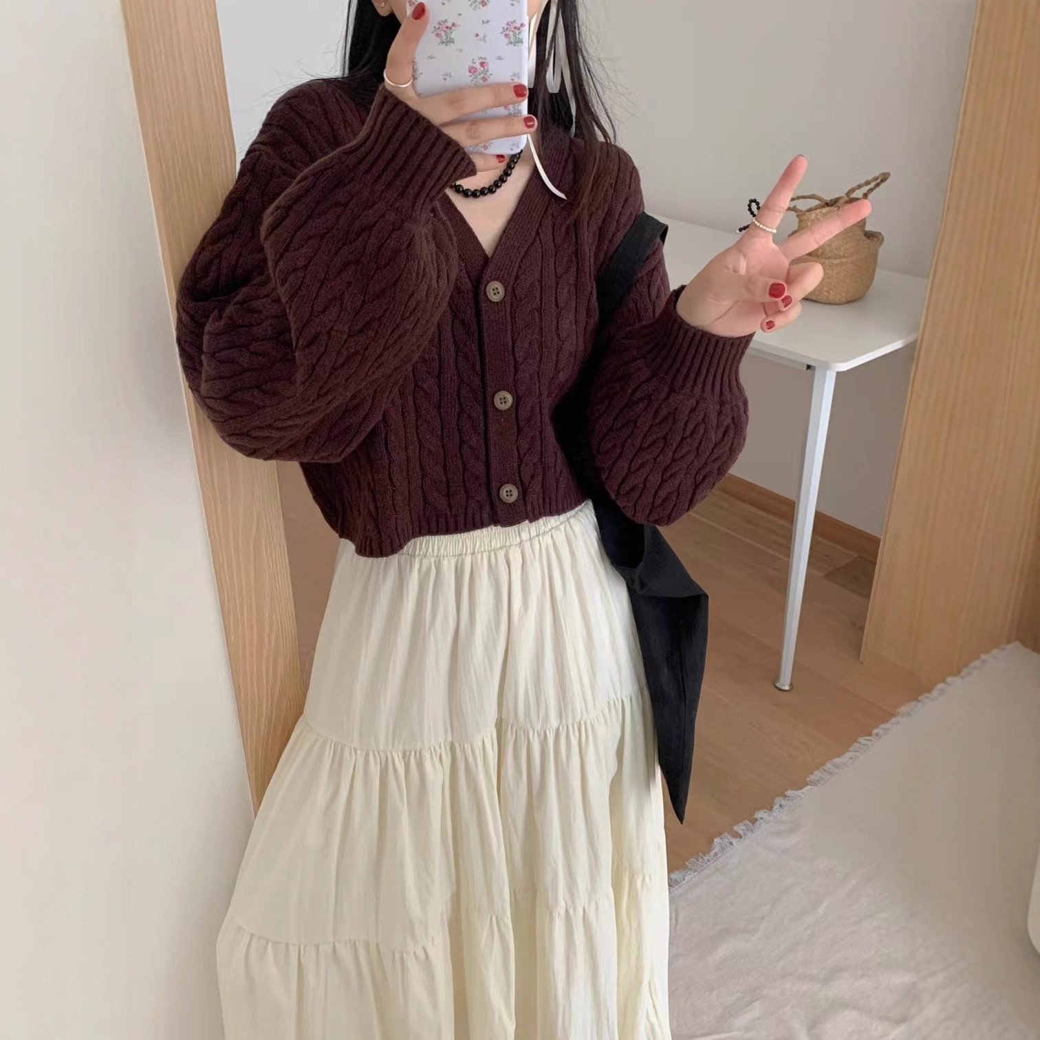Corea del Sur Dongdaemun simple torcido corto de cintura alta jersey cardigan de punto para mujeres otoño y invierno nuevo suéter de manga de linterna pequeña