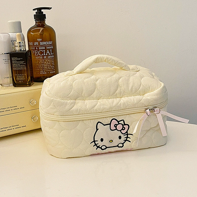 Косметичка Sanrio стеганая с синтепоном-наполнением, просторная дорожная организация, рисунки с героями
