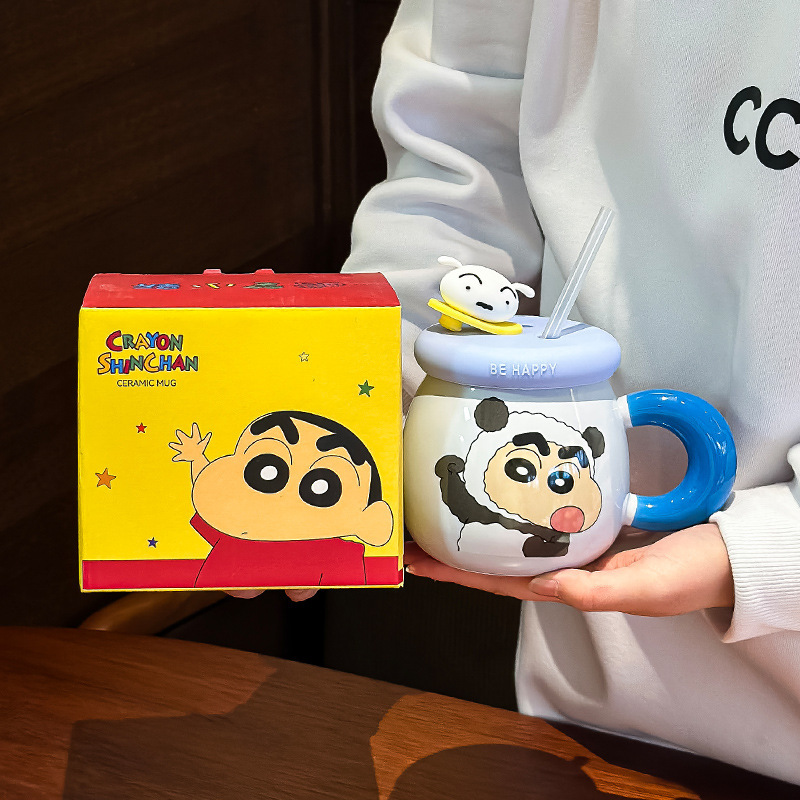 Taza Crayon Shin-chan Regalo de cumpleaños Desayuno Taza de pareja de leche para niñas Taza de cerámica práctica con tapa Regalo de mano