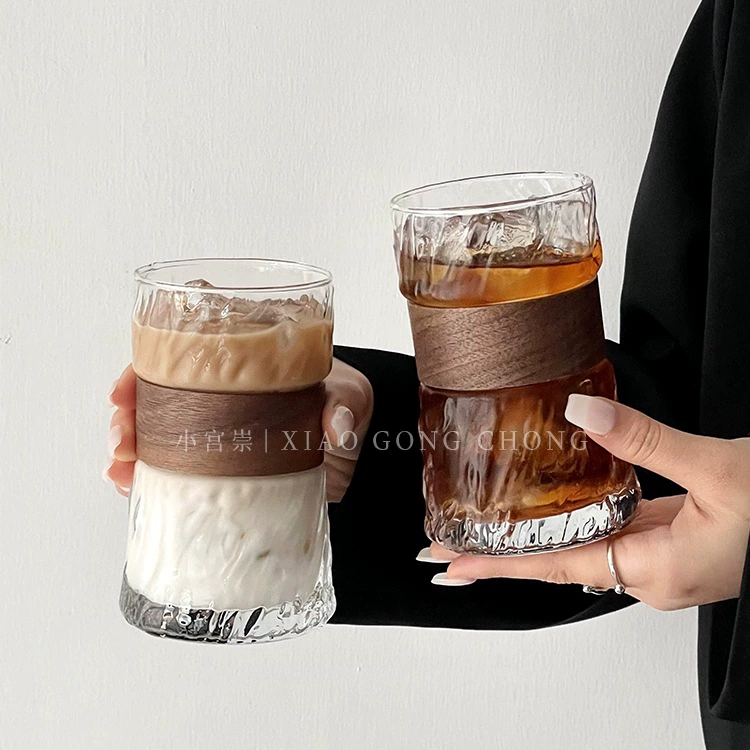 Подвесная кофейная чашка в стиле INS для домашнего использования, стеклянная чашка с изолированным бамбуковым рукавом, предотвращающая ожоги, чашка для ледяного латте в американском стиле в стиле ретро, ​​чашка для чая.