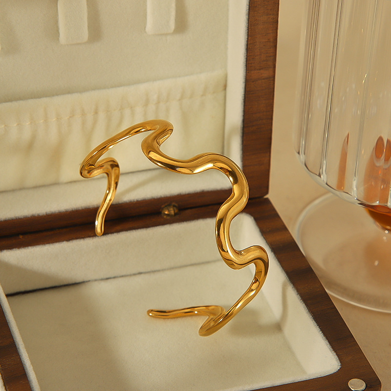 Women's Titanium Steel Wave Bracelet 18k Gold Open Bangle_voghion.com