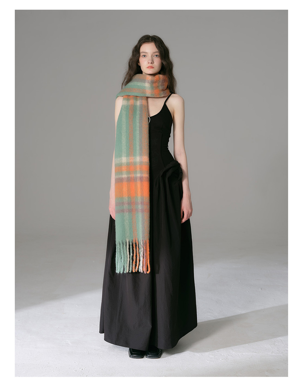 Designer-Wollschal mit kariertem Fransenmuster für Damen, Herbst/Winter, warmes, weiches Ambiente, Schal-Lätzchen_voghion.com