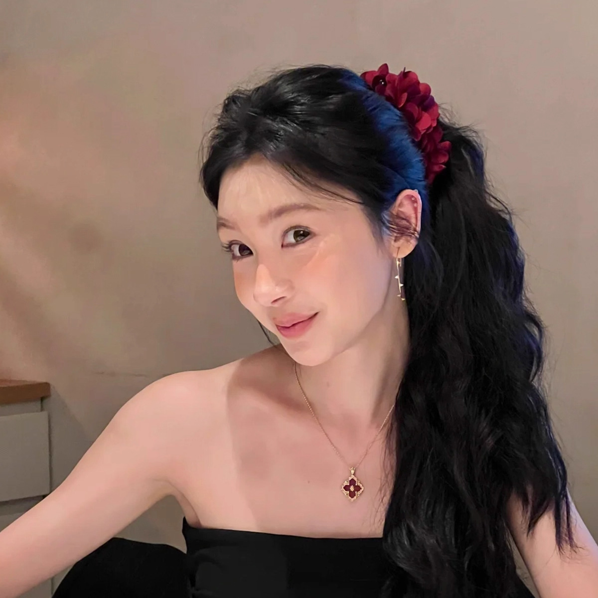 Yi Mengling el mismo temperamento cráneo alto esponjoso cauda de caballo agarrar clip de plátano rojo tocado de cabello flores image 3