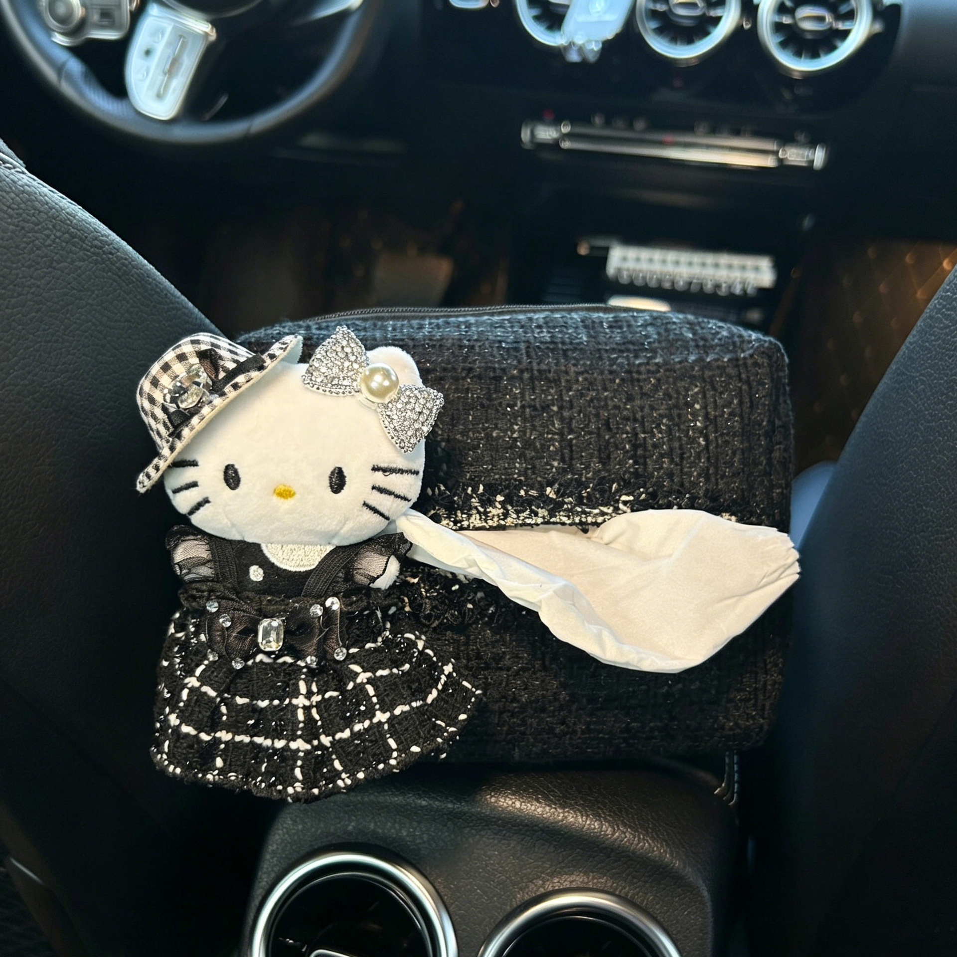 High-end KT cat car tissue box for women, for the car's center console armrest box, lace tissue box, car doll tissue box